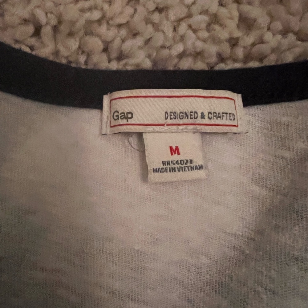 Gap tee